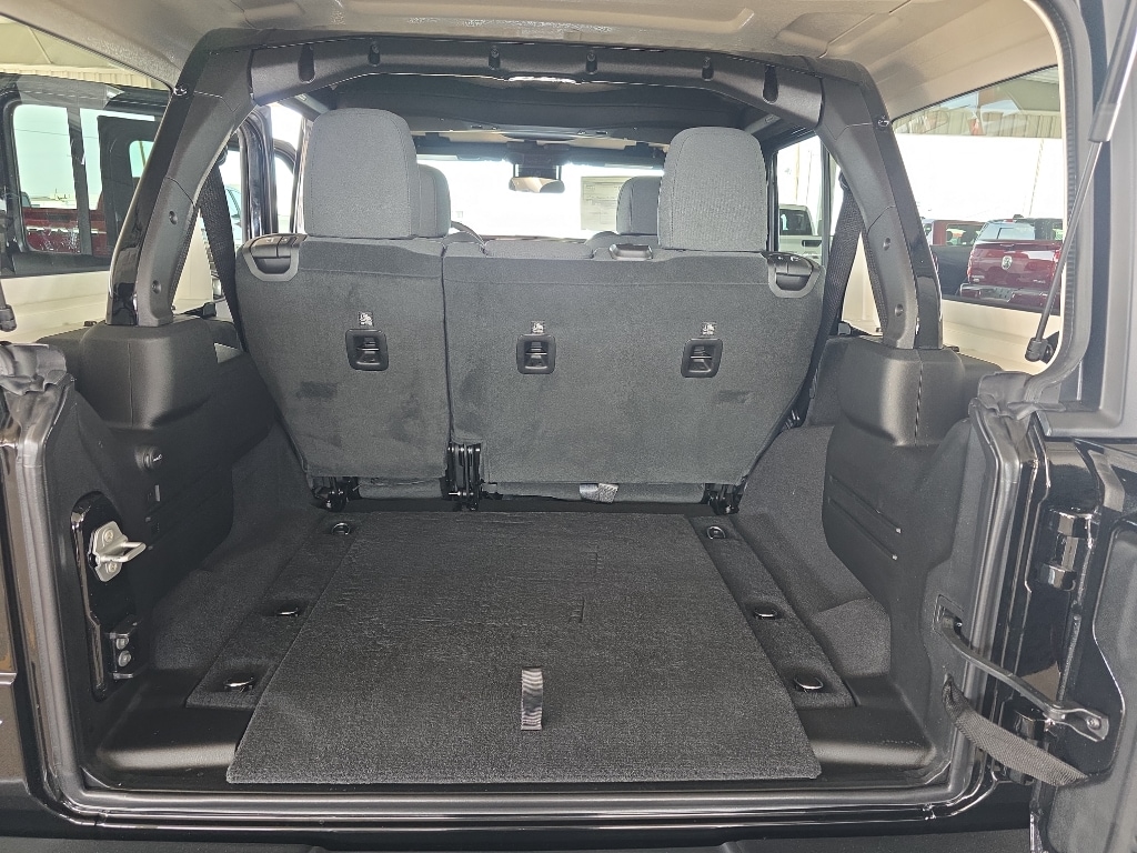 2025 Jeep Wrangler 4-Door Rubicon - Photo 18