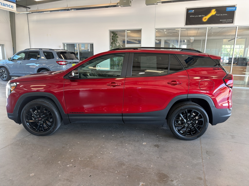 Used 2024 GMC Terrain SLE SUV