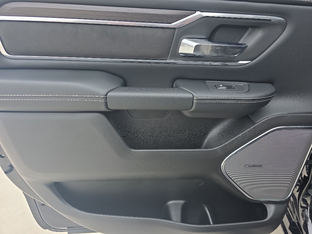 2026 RAM 1500 Laramie - Photo 17