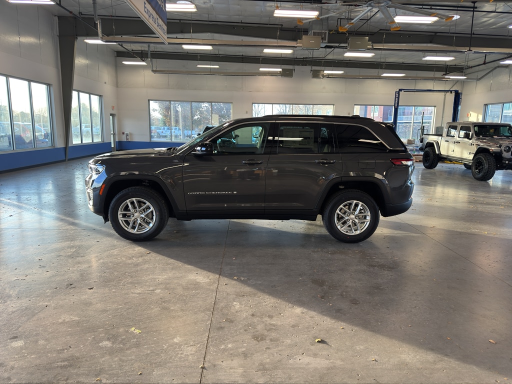 New 2025 Jeep Grand Cherokee LAREDO X 4X4 Sport Utility