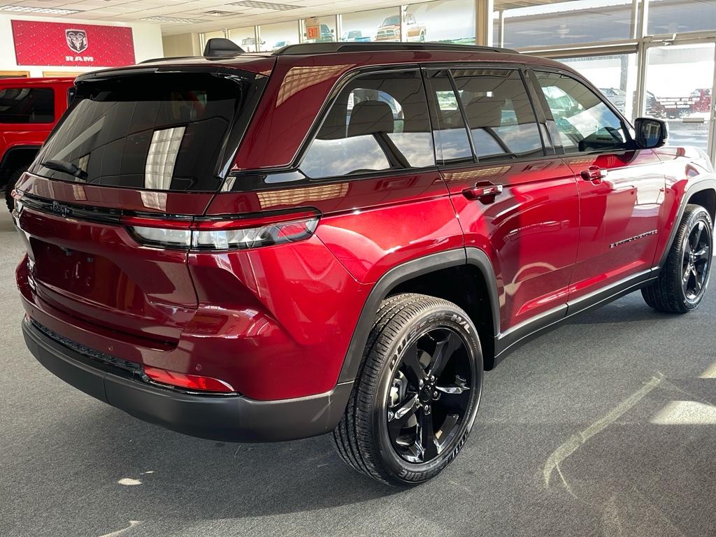 2025 Jeep Grand Cherokee Altitude X photo 4