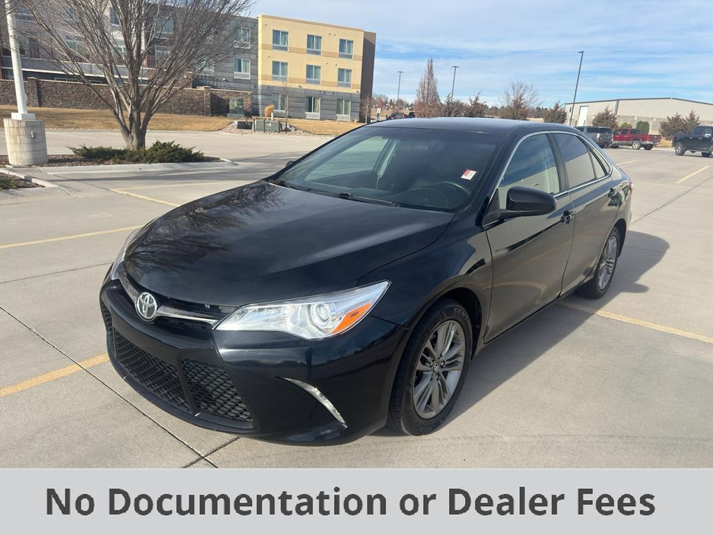 Used 2017 Toyota Camry SE Sedan