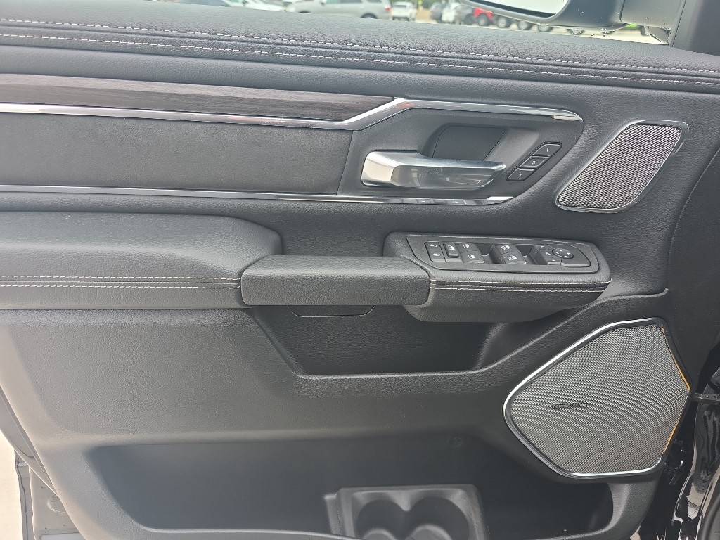 2026 RAM 1500 Laramie - Photo 15