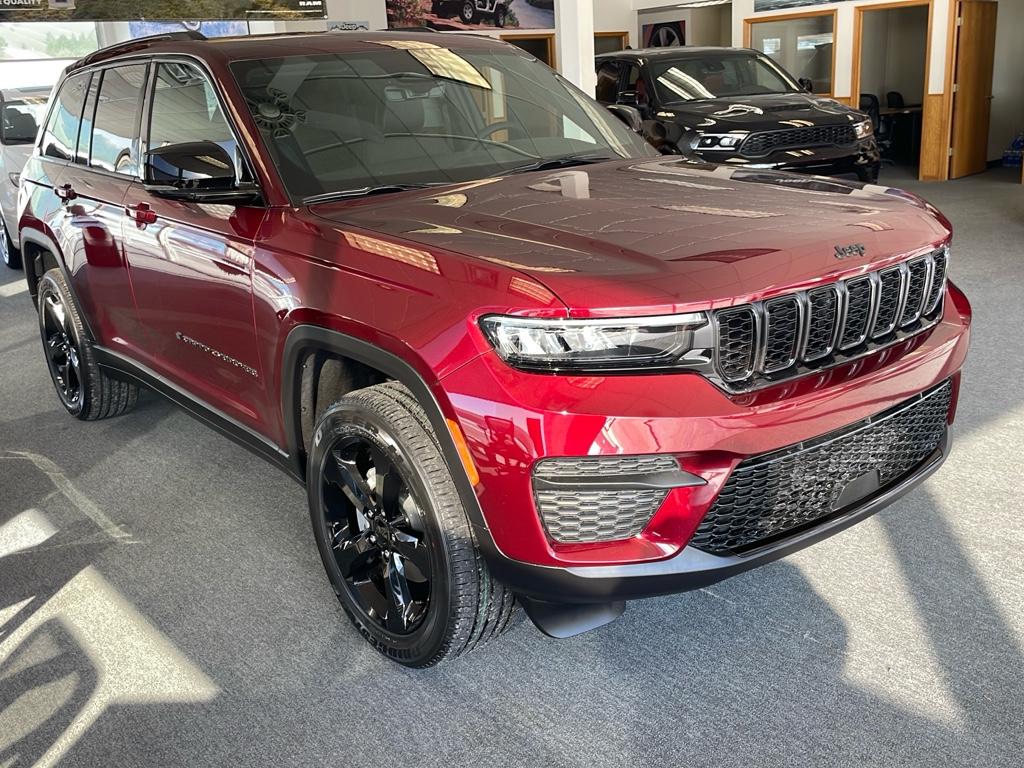 2025 Jeep Grand Cherokee Altitude X photo 3
