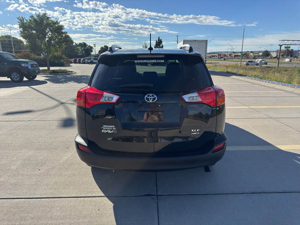 2015 Toyota RAV4 XLE photo 3