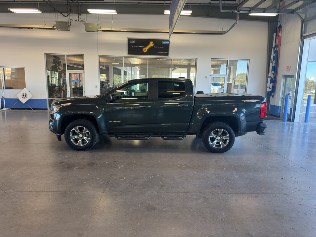 2017 Chevrolet Colorado Z71 photo 2