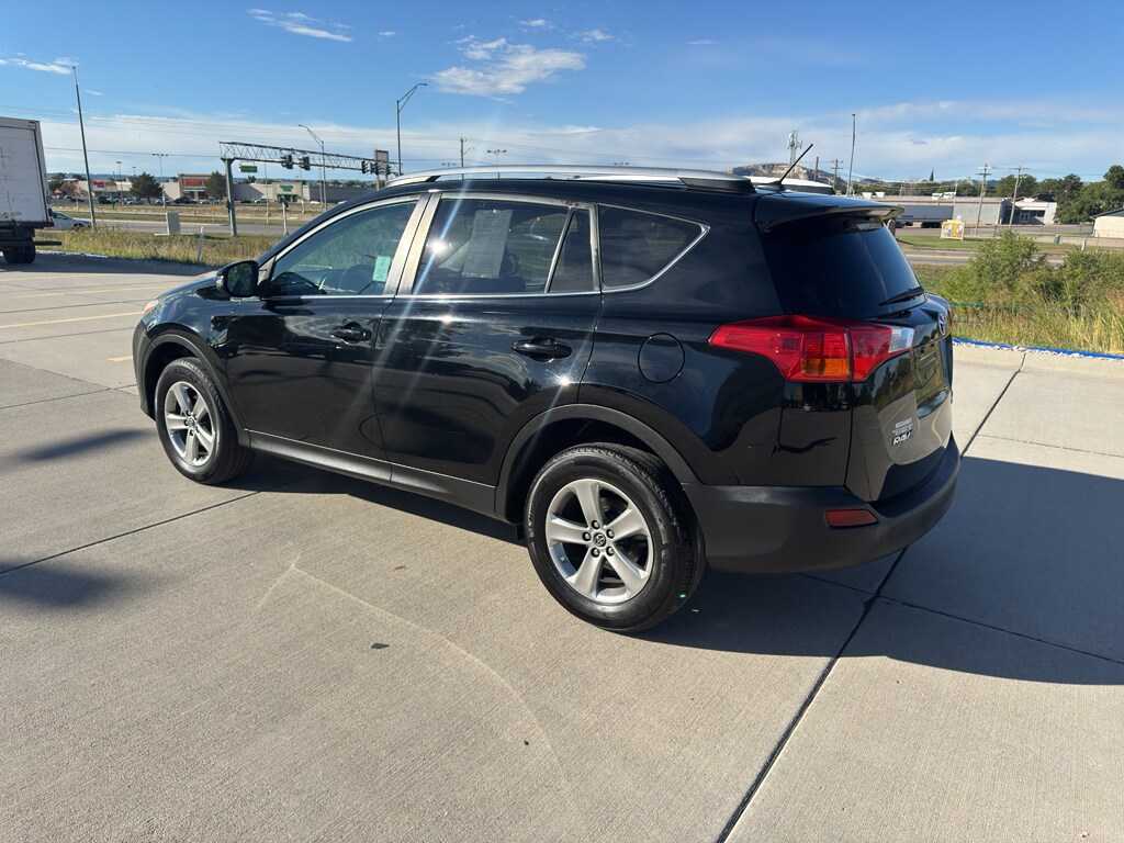 2015 Toyota RAV4 XLE photo 2