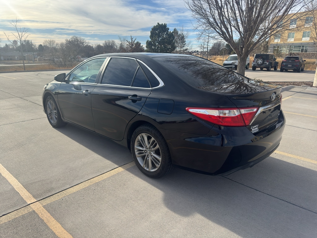 Used 2017 Toyota Camry SE Sedan
