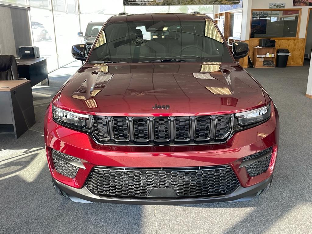 2025 Jeep Grand Cherokee Altitude X photo 2