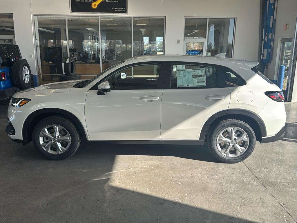 2025 Honda HR-V LX photo 2