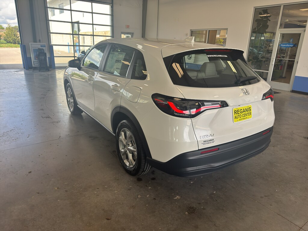 2025 Honda HR-V LX photo 3