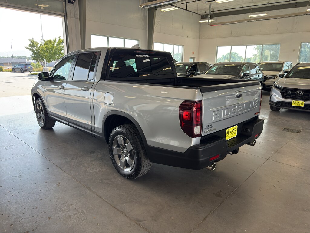 2025 Honda Ridgeline TrailSport photo 2