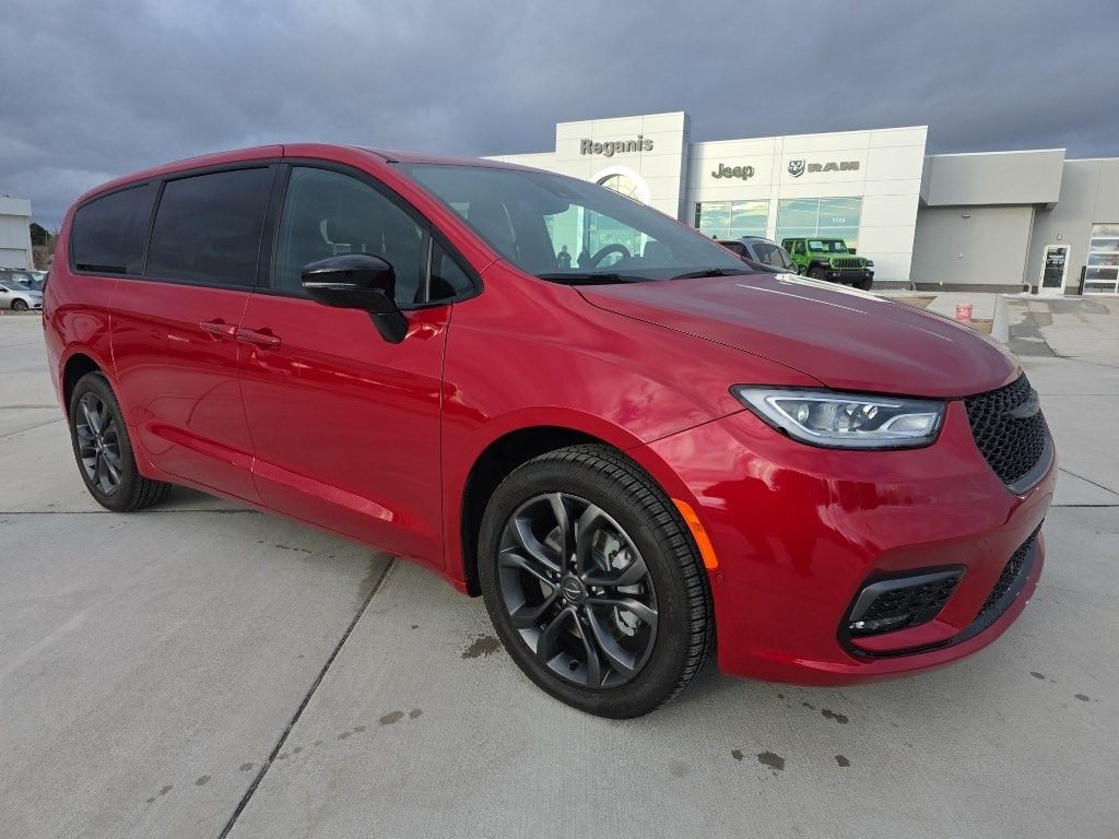New 2026 Chrysler Pacifica Select Van Passenger Van