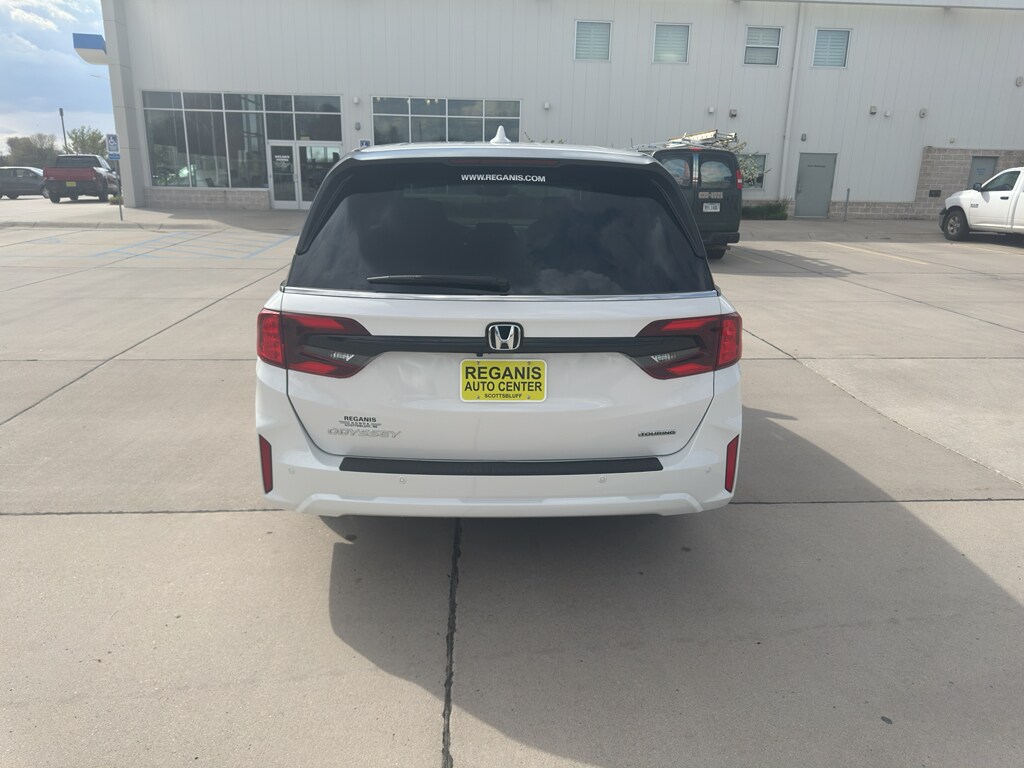 2025 Honda Odyssey Touring photo 3