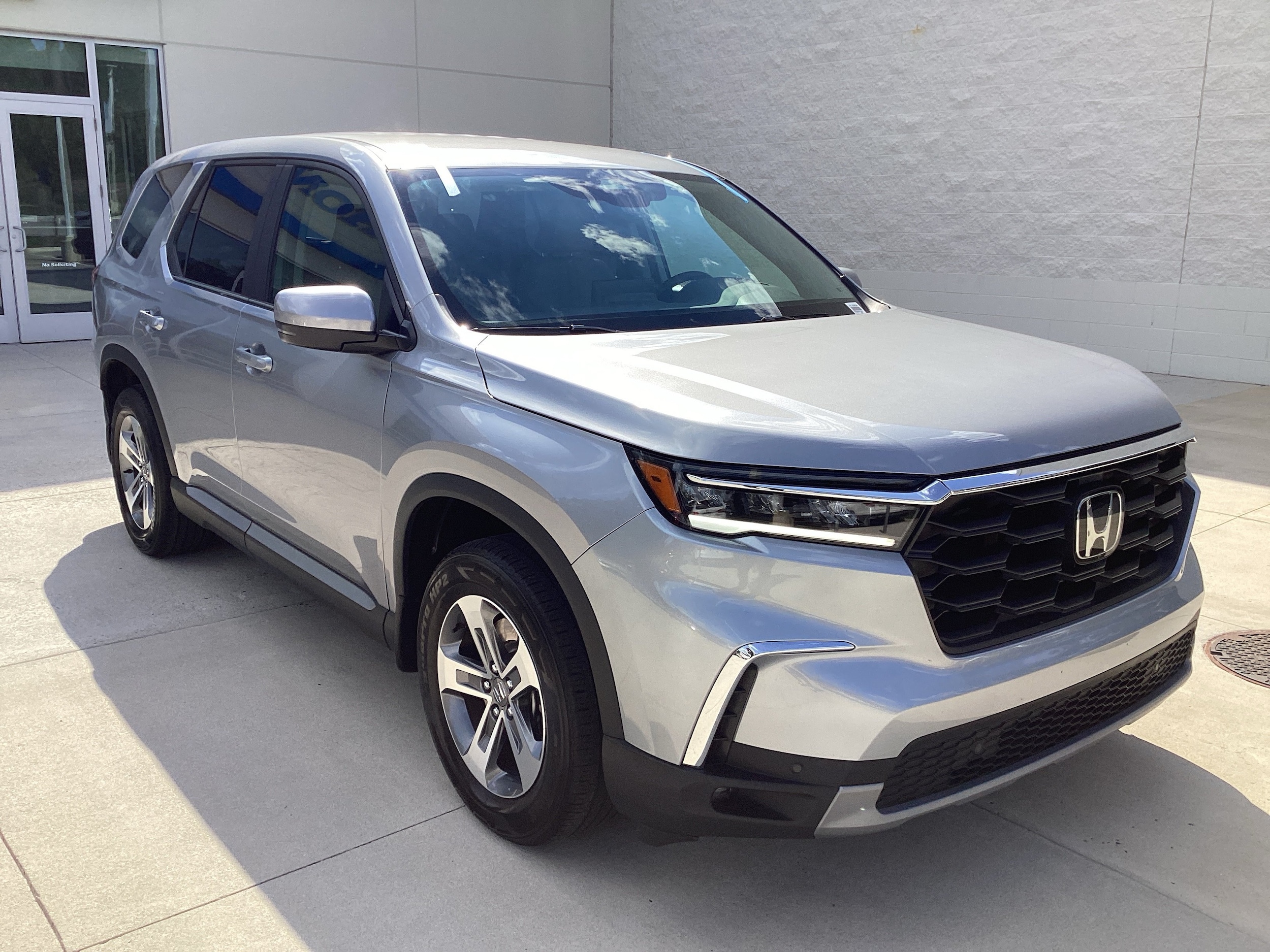Used 2024 Honda Pilot EX-L with VIN 5FNYG2H55RB012220 for sale in Kansas City
