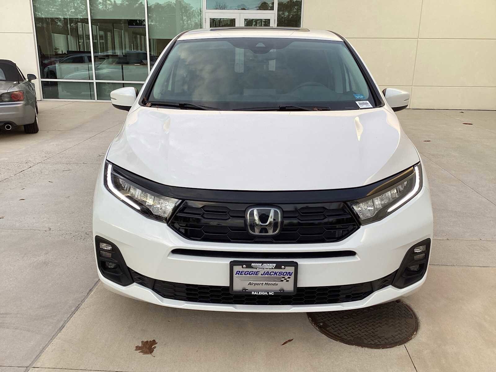 2026 Honda Odyssey Touring photo 2