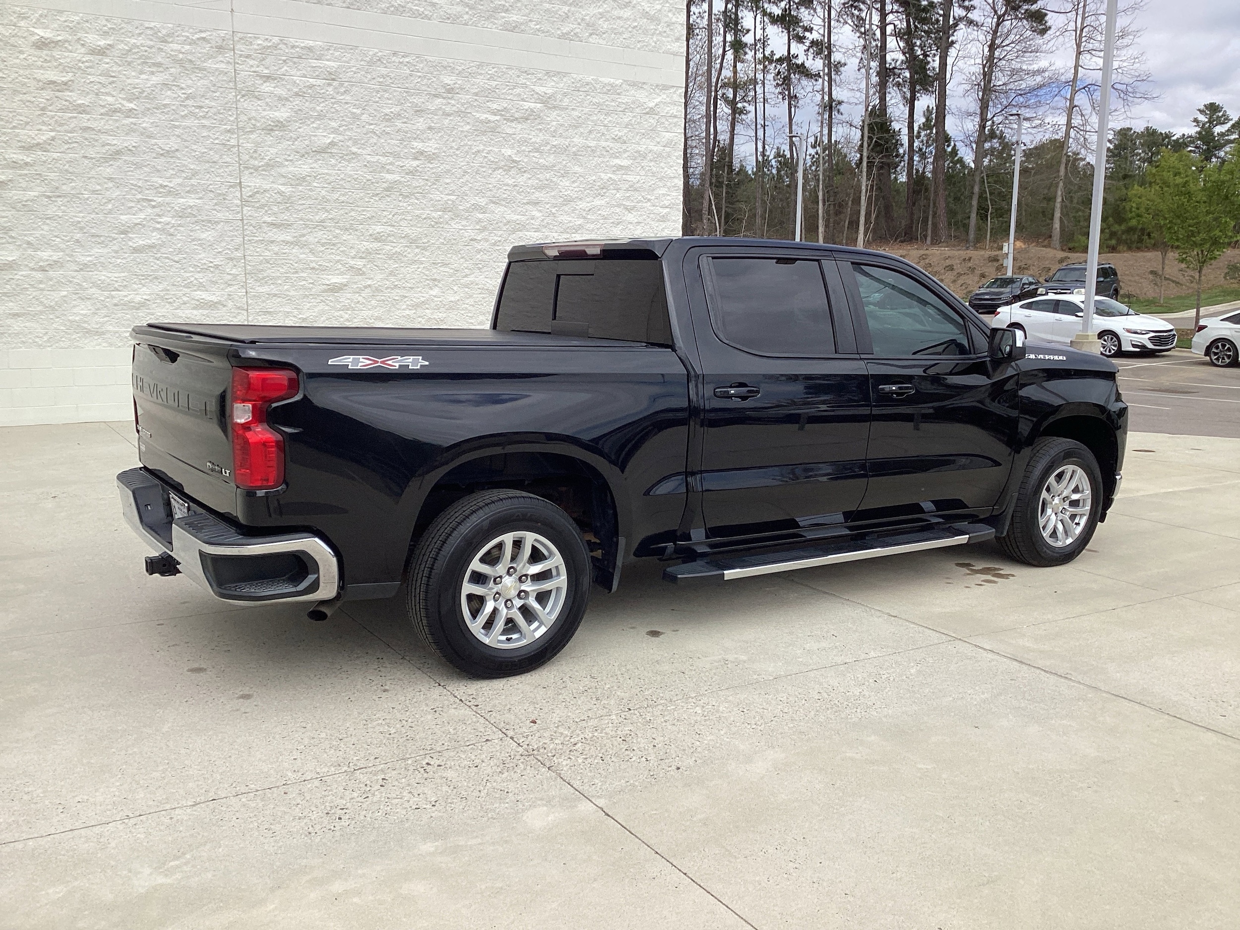 2019 Chevrolet Silverado 1500 LT photo 3