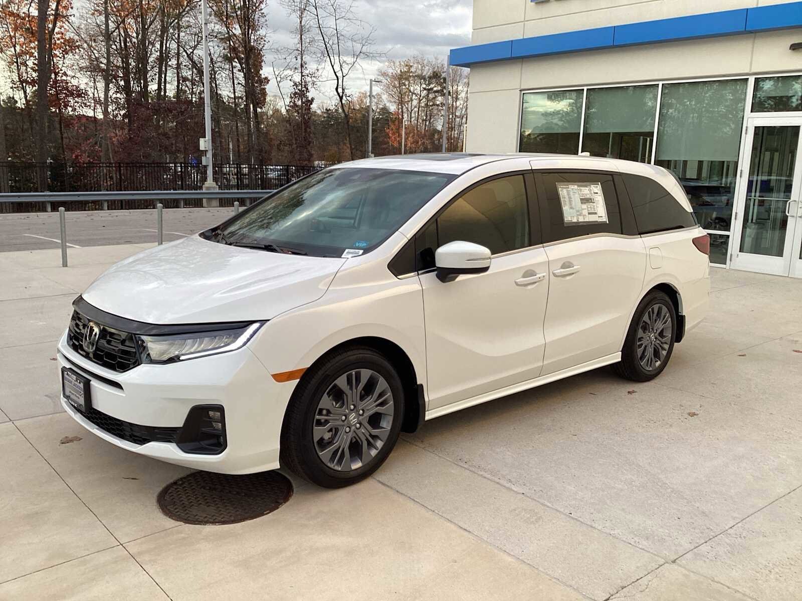 2026 Honda Odyssey Touring photo 3