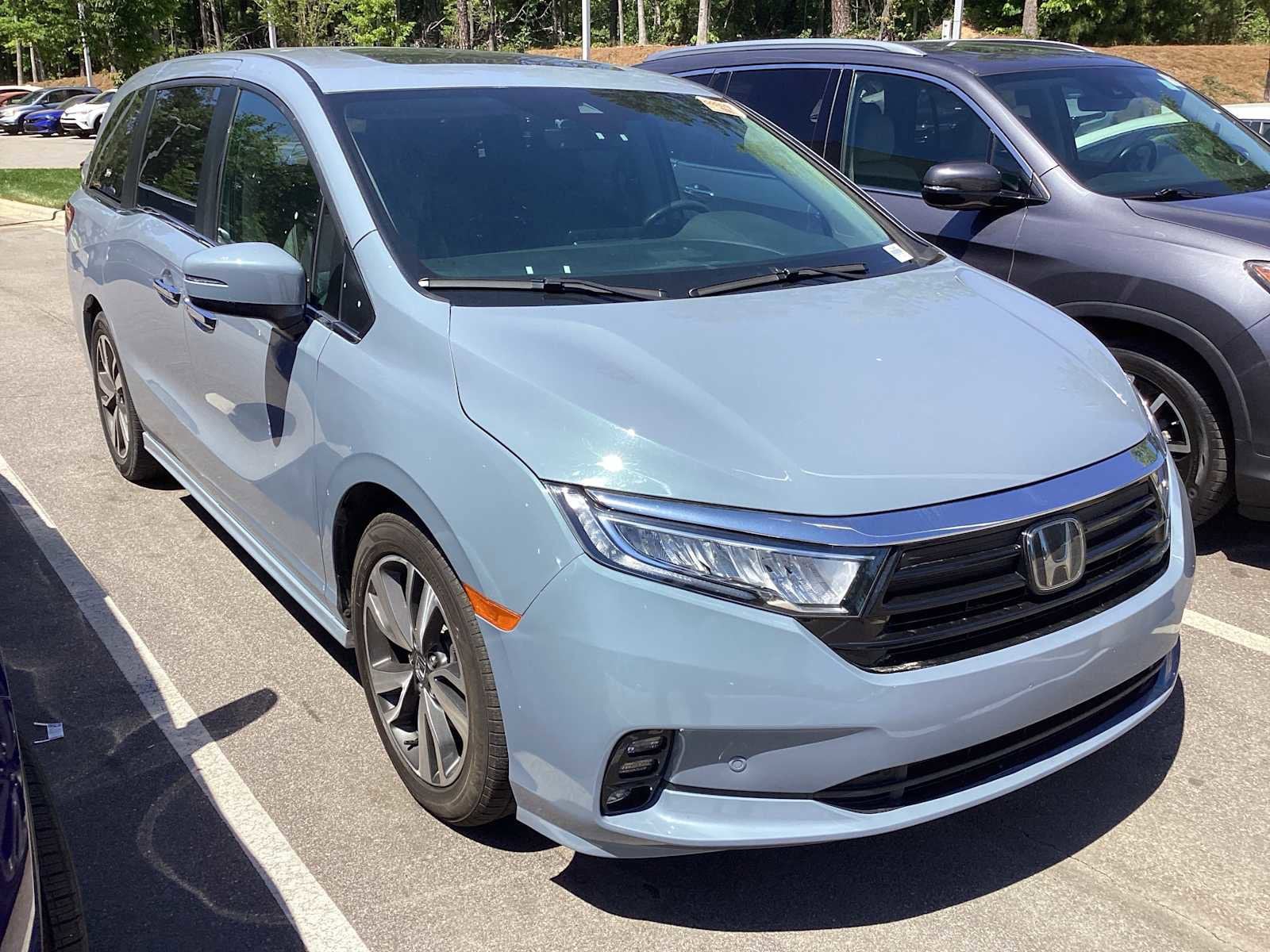 2023 Honda Odyssey Touring photo 2