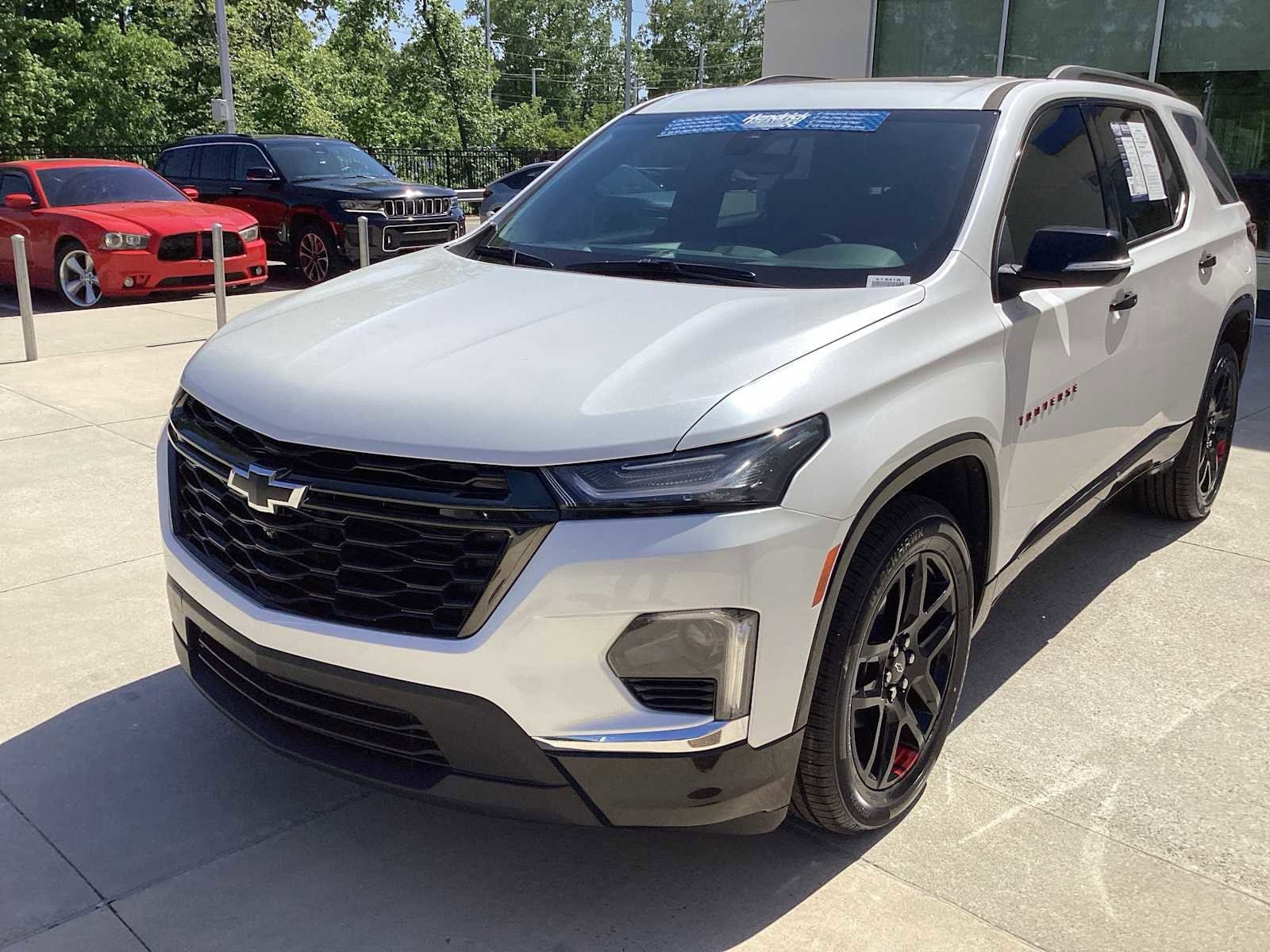 2023 Chevrolet Traverse Premier photo 2