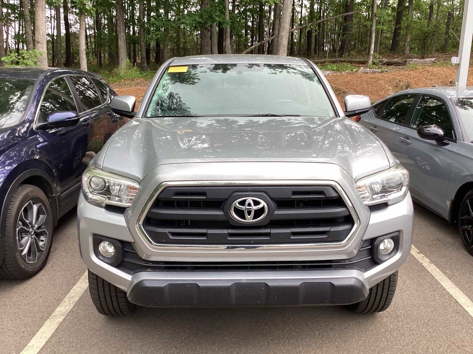 2017 Toyota Tacoma SR5 V6 photo 2
