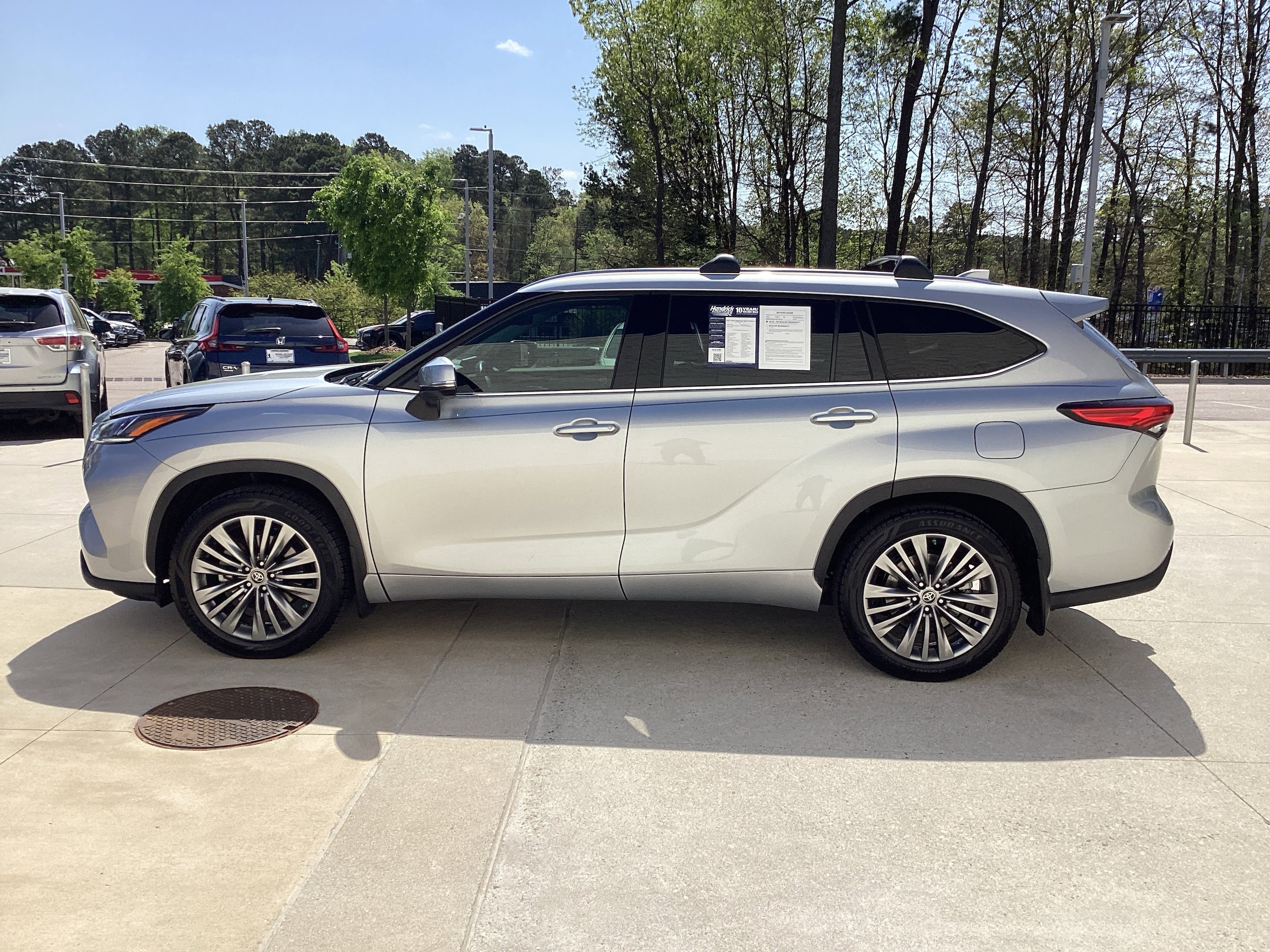 2022 Toyota Highlander Hybrid Platinum photo 4