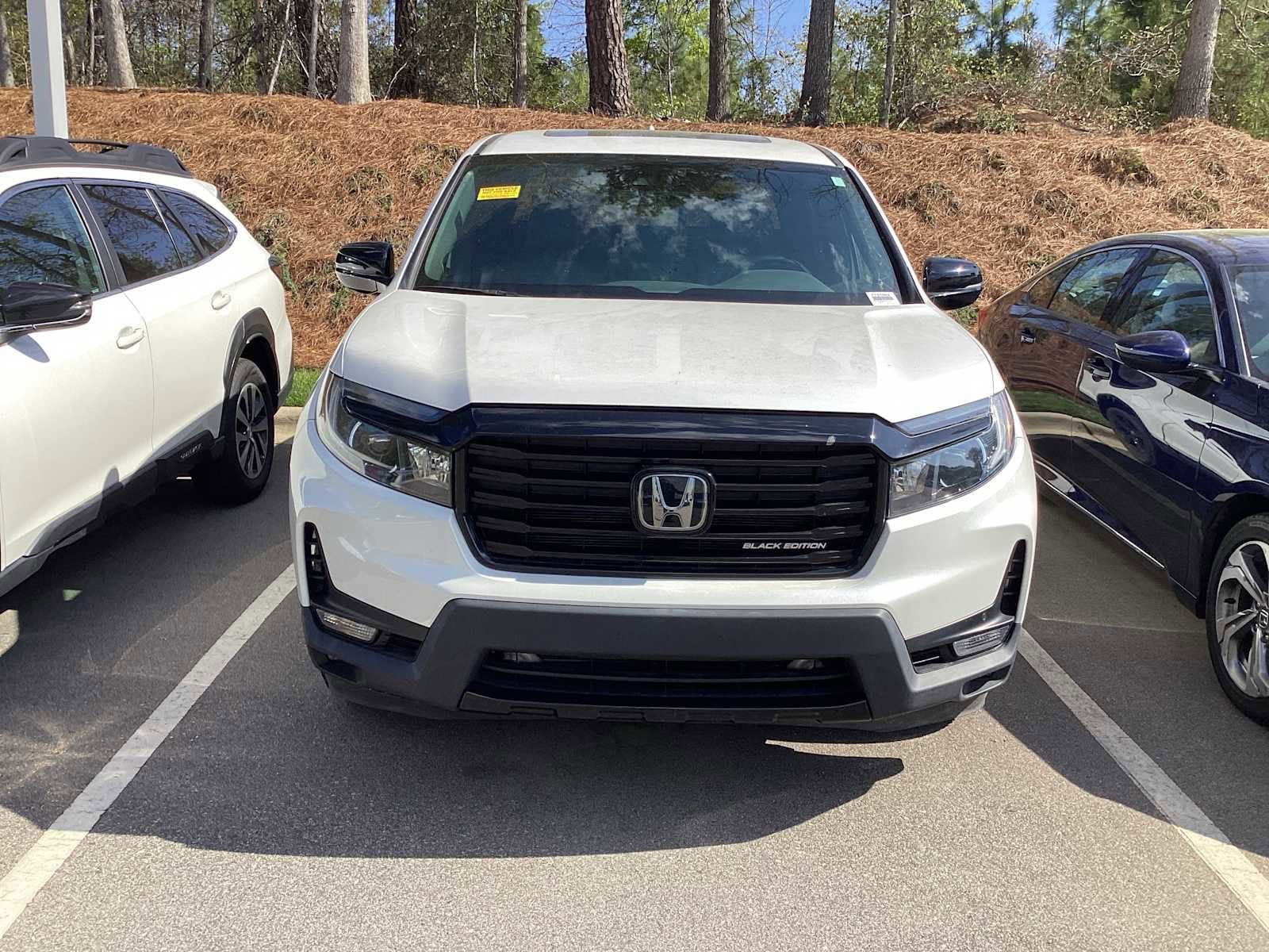 2023 Honda Ridgeline Black Edition photo 3
