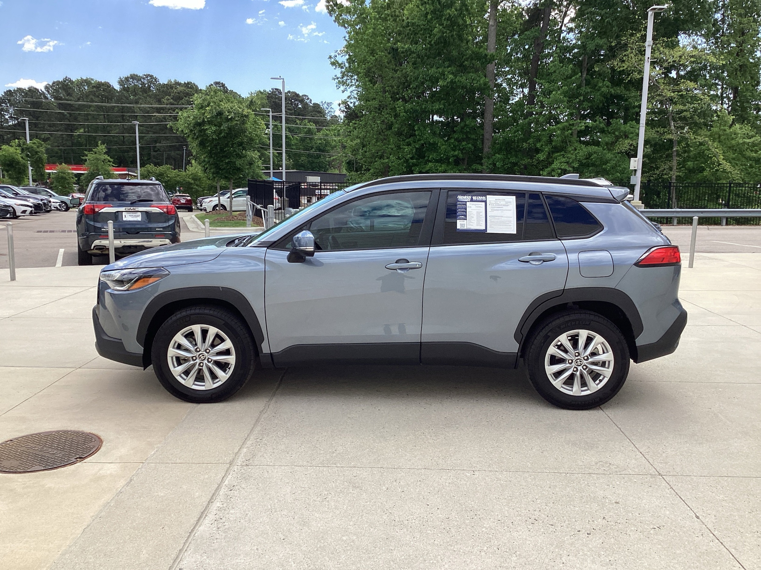 2022 Toyota Corolla Cross LE photo 5