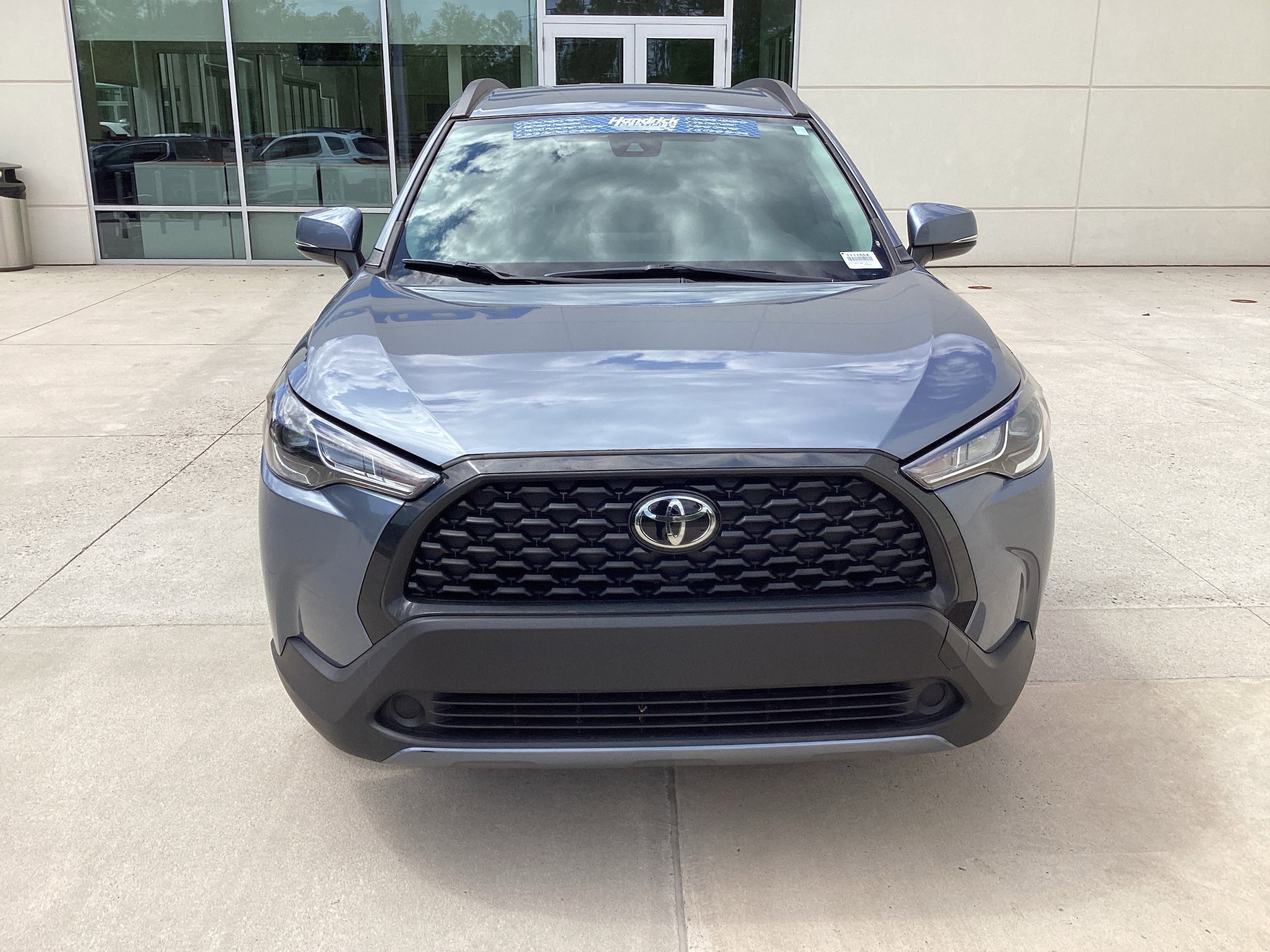 2022 Toyota Corolla Cross LE photo 2