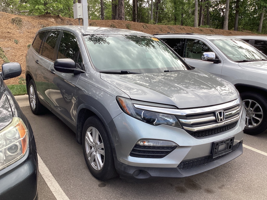 Used 2017 Honda Pilot LX FWD SUV