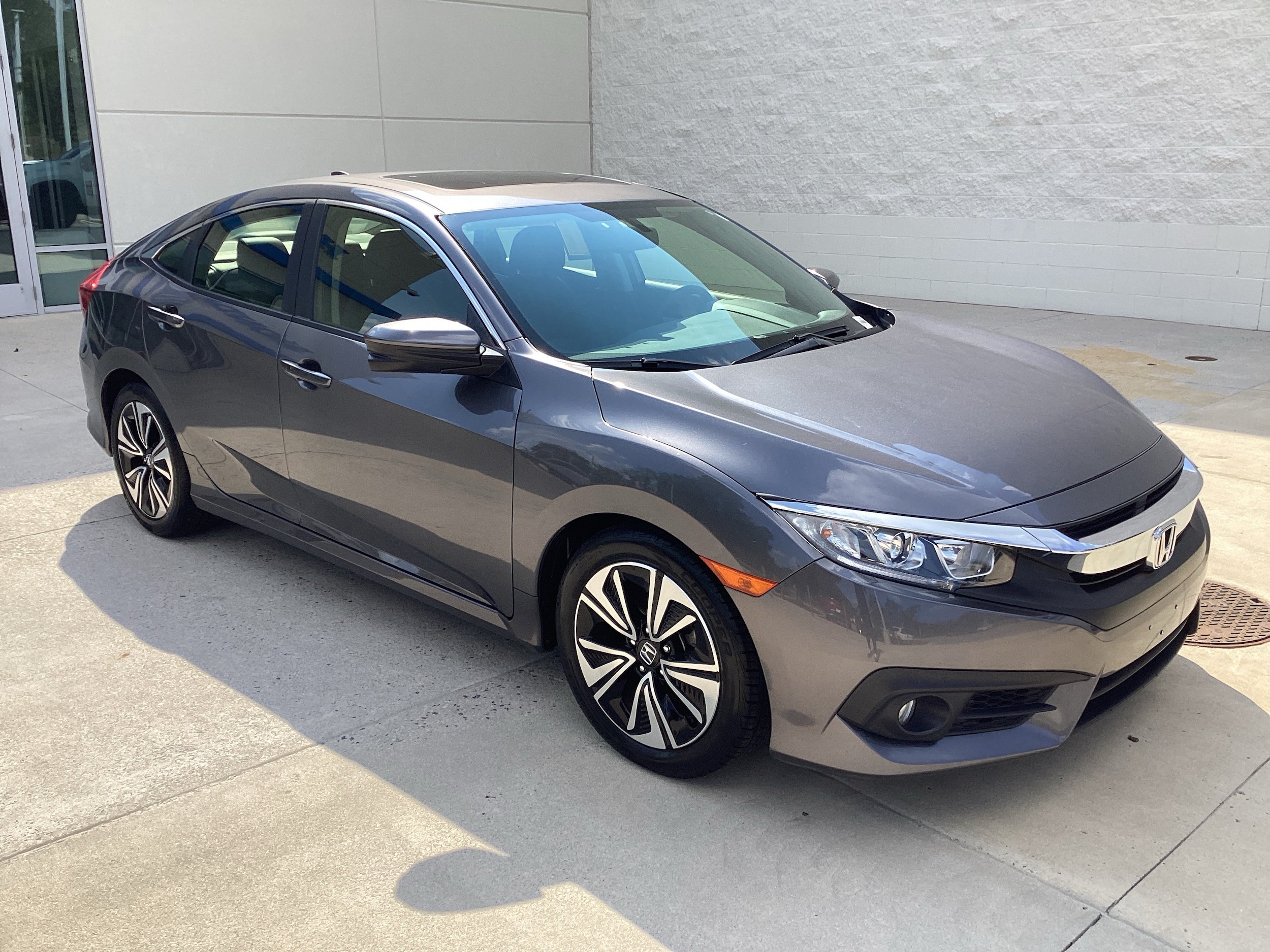 Used 2018 Honda Civic EX-L with VIN JHMFC1F7XJX008481 for sale in Kansas City