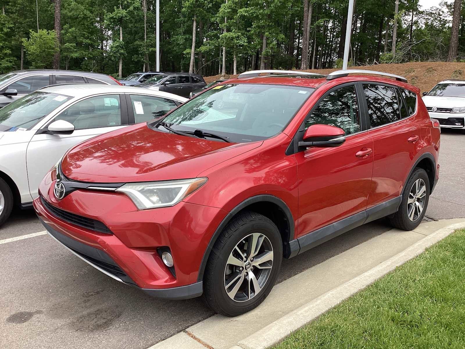 2016 Toyota RAV4 XLE photo 6