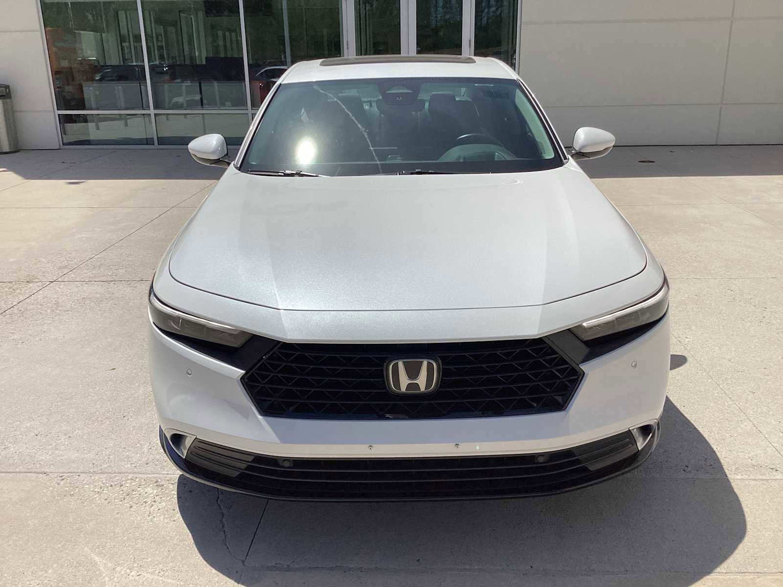 2023 Honda Accord Hybrid Touring w/BSI photo 2