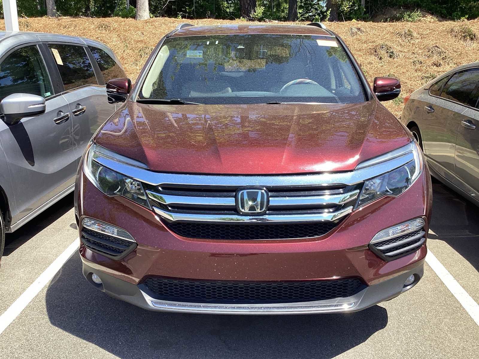 2018 Honda Pilot Touring AWD photo 3