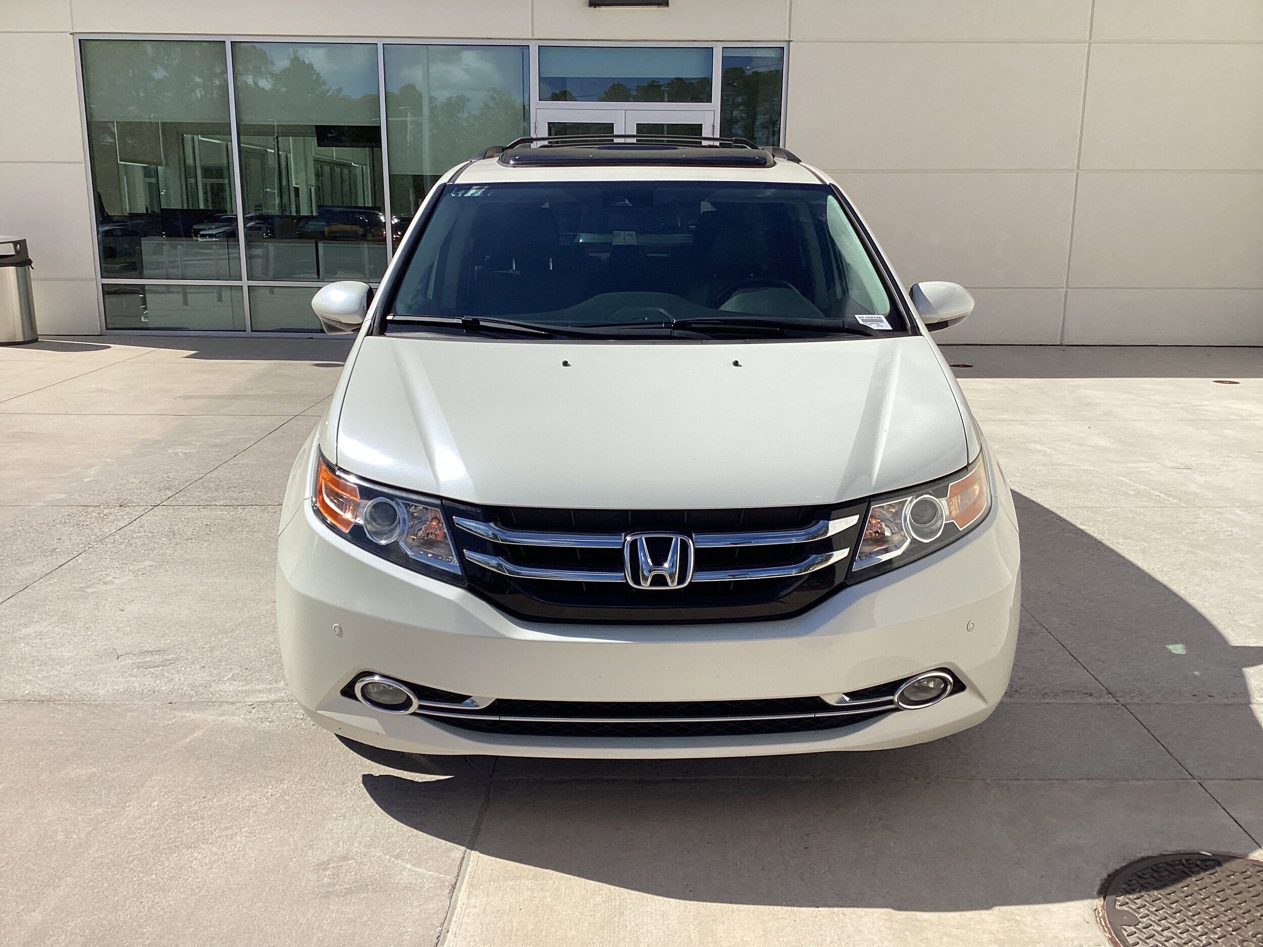 2014 Honda Odyssey Touring photo 2