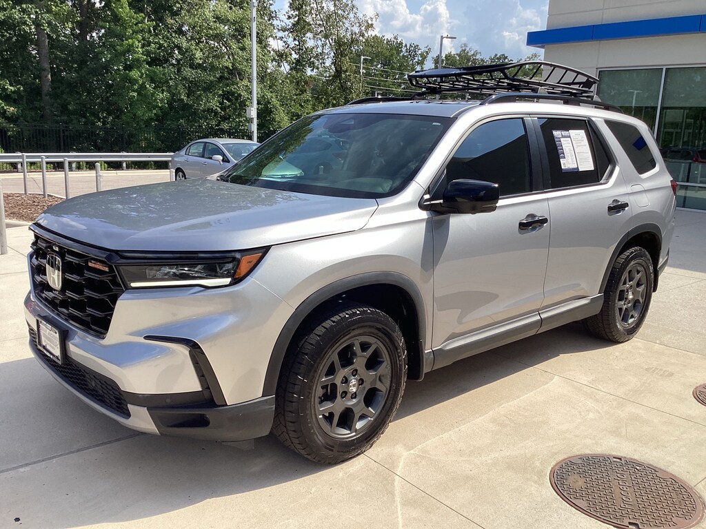 Used 2025 Honda Pilot TrailSport SUV