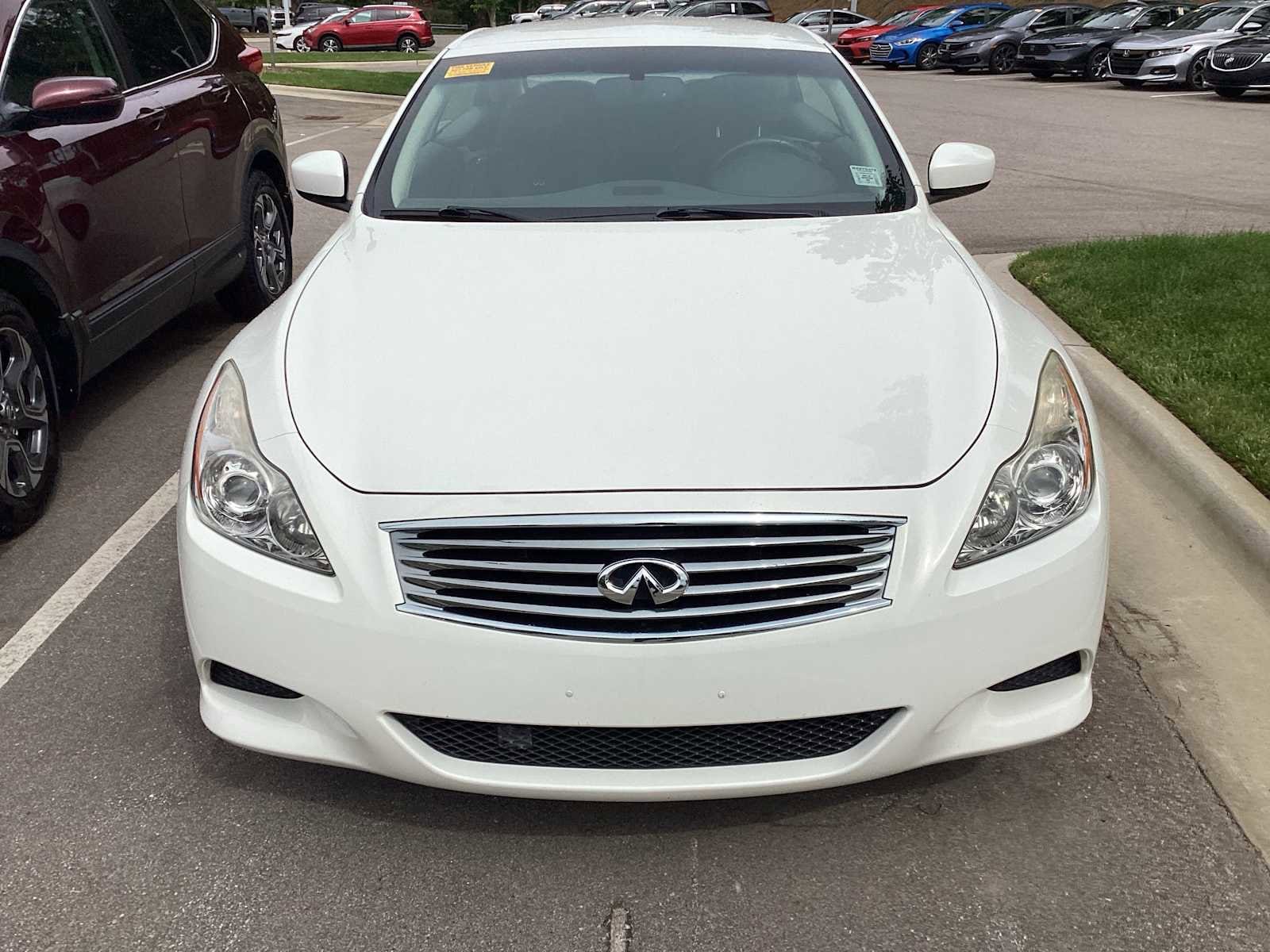 2010 INFINITI G37 Sport photo 3