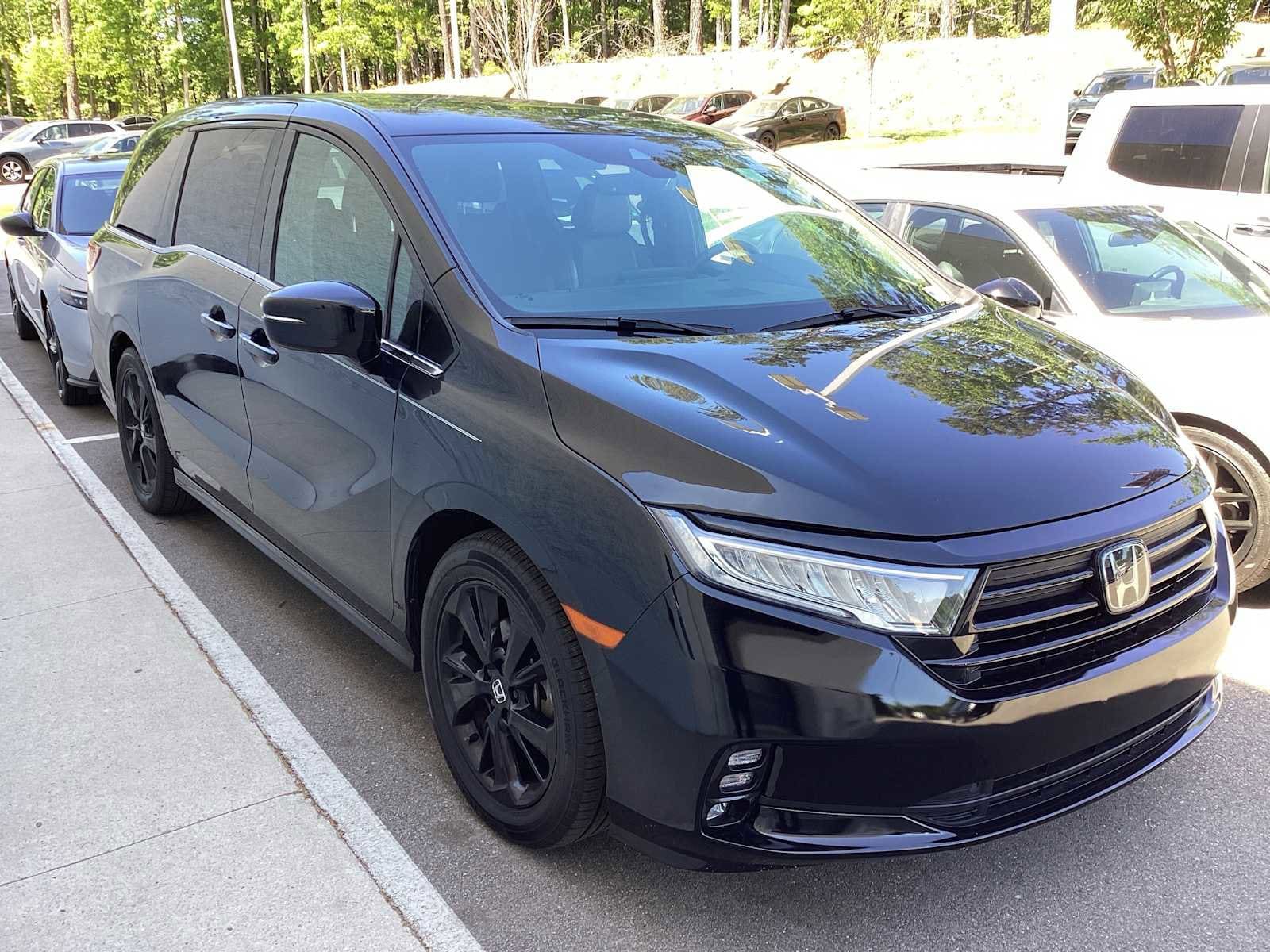 2023 Honda Odyssey Sport photo 2