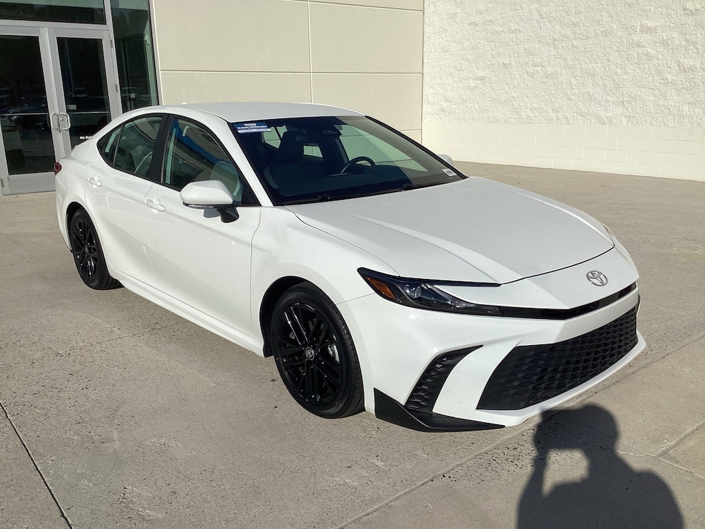 Used 2025 Toyota Camry SE Sedan