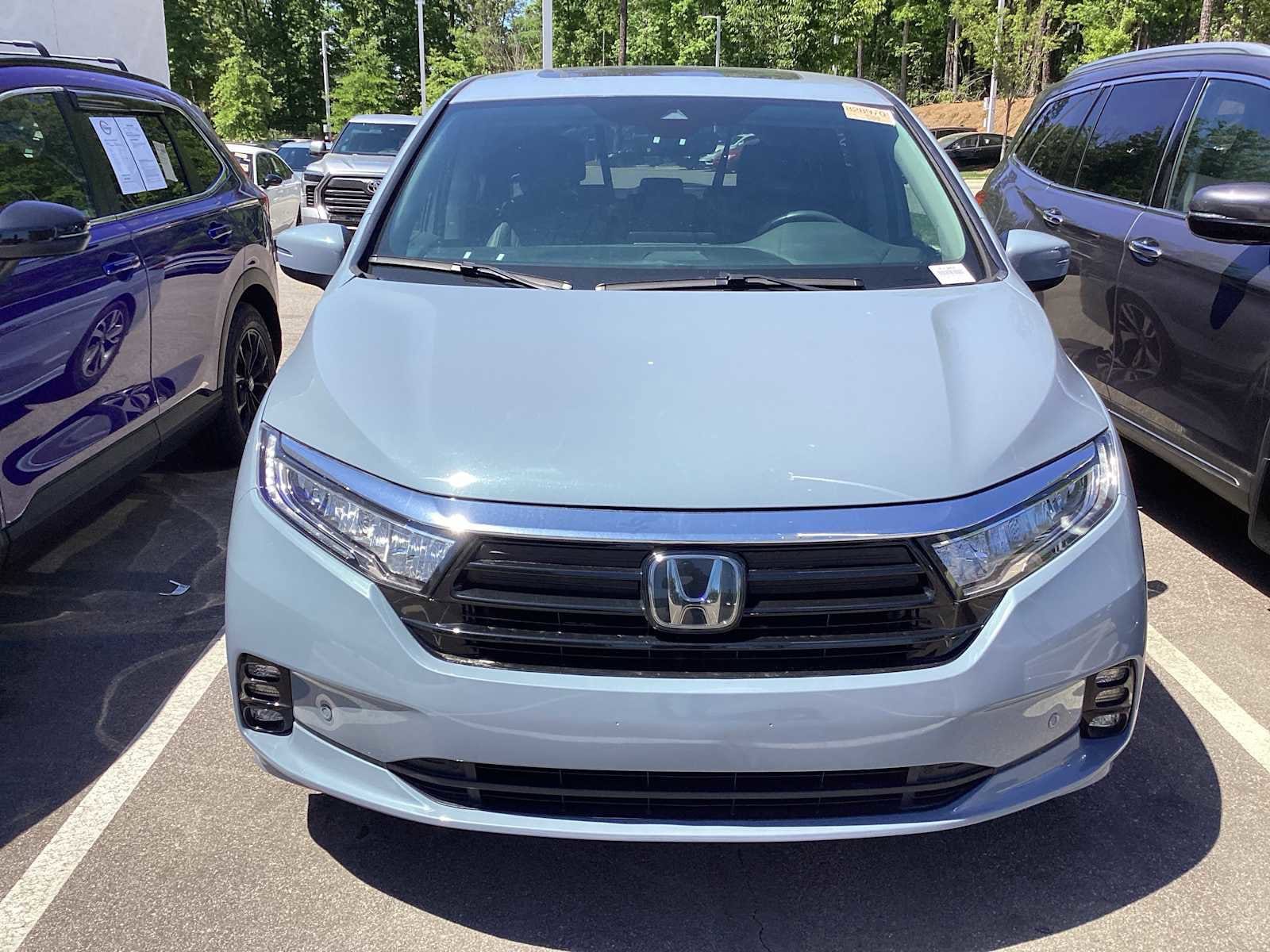 2023 Honda Odyssey Touring photo 3