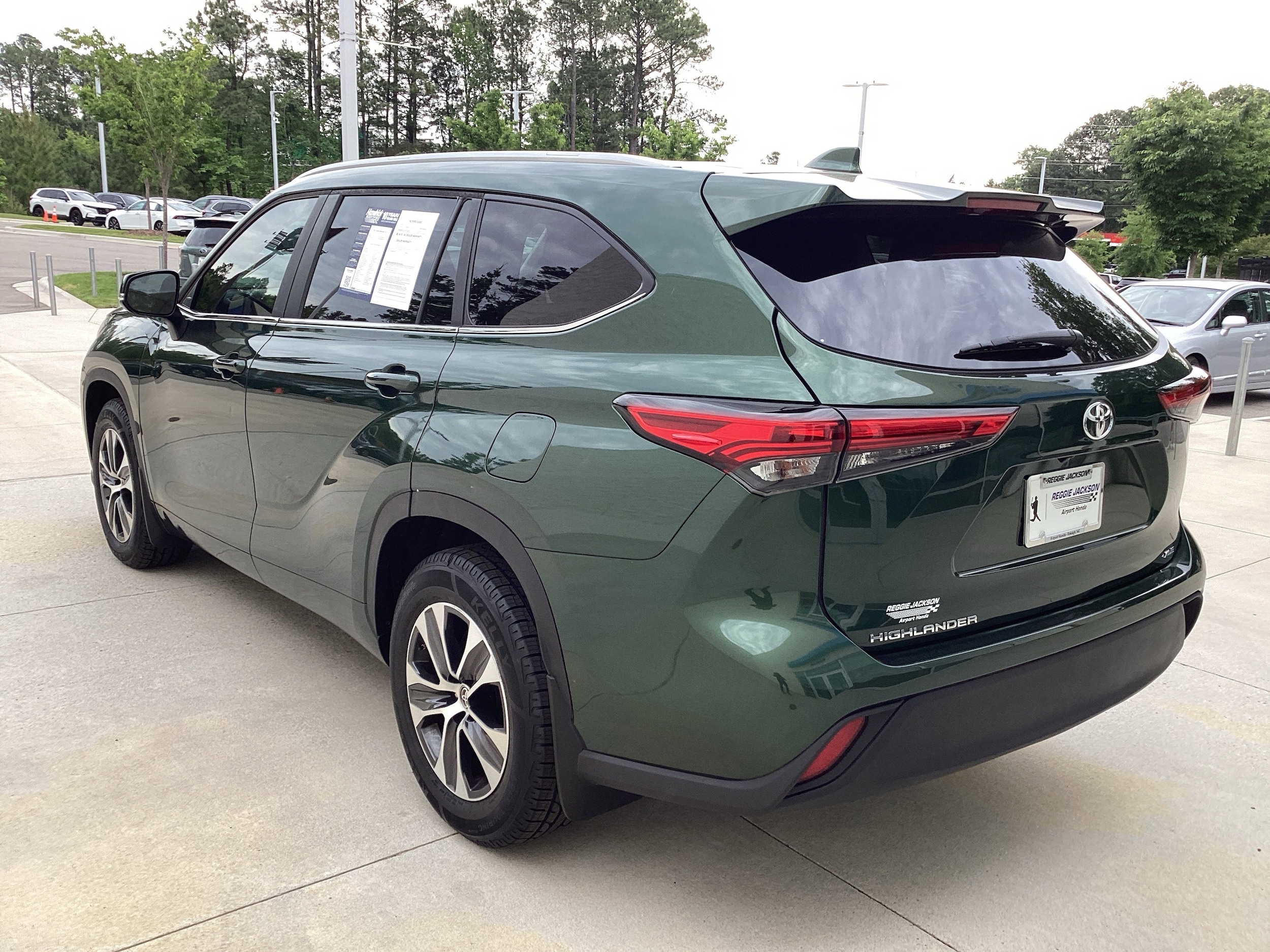 2023 Toyota Highlander XLE photo 6