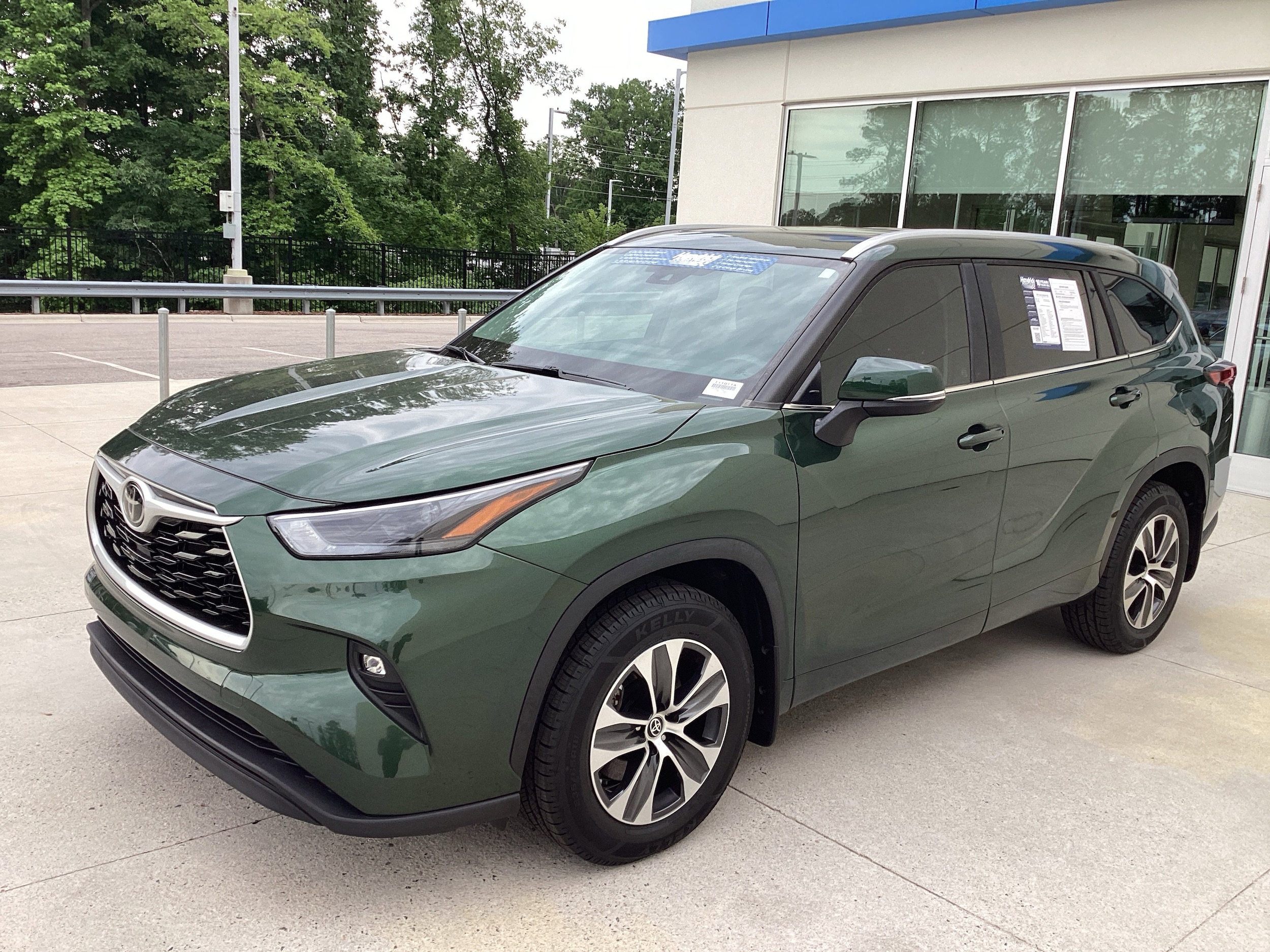 2023 Toyota Highlander XLE photo 4