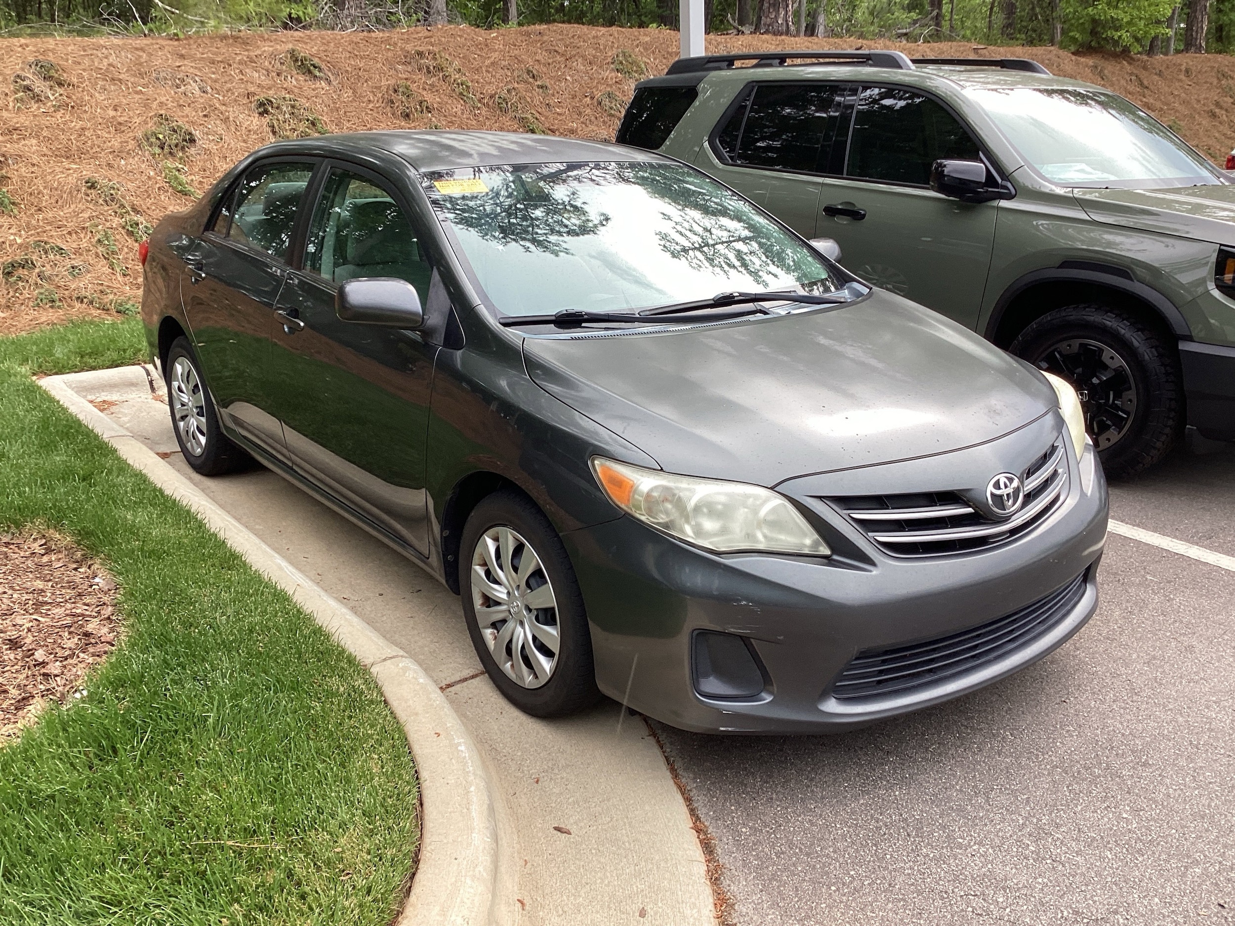 2013 Toyota Corolla LE photo 2