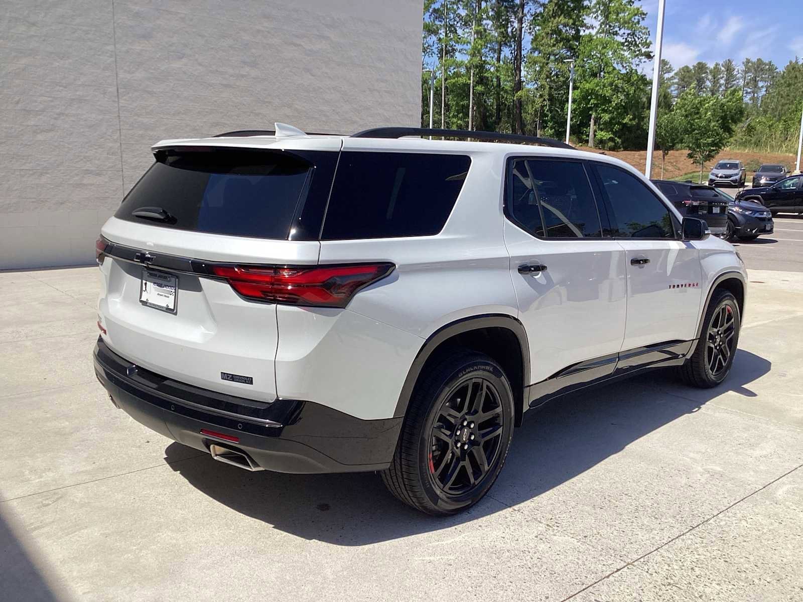 2023 Chevrolet Traverse Premier photo 3