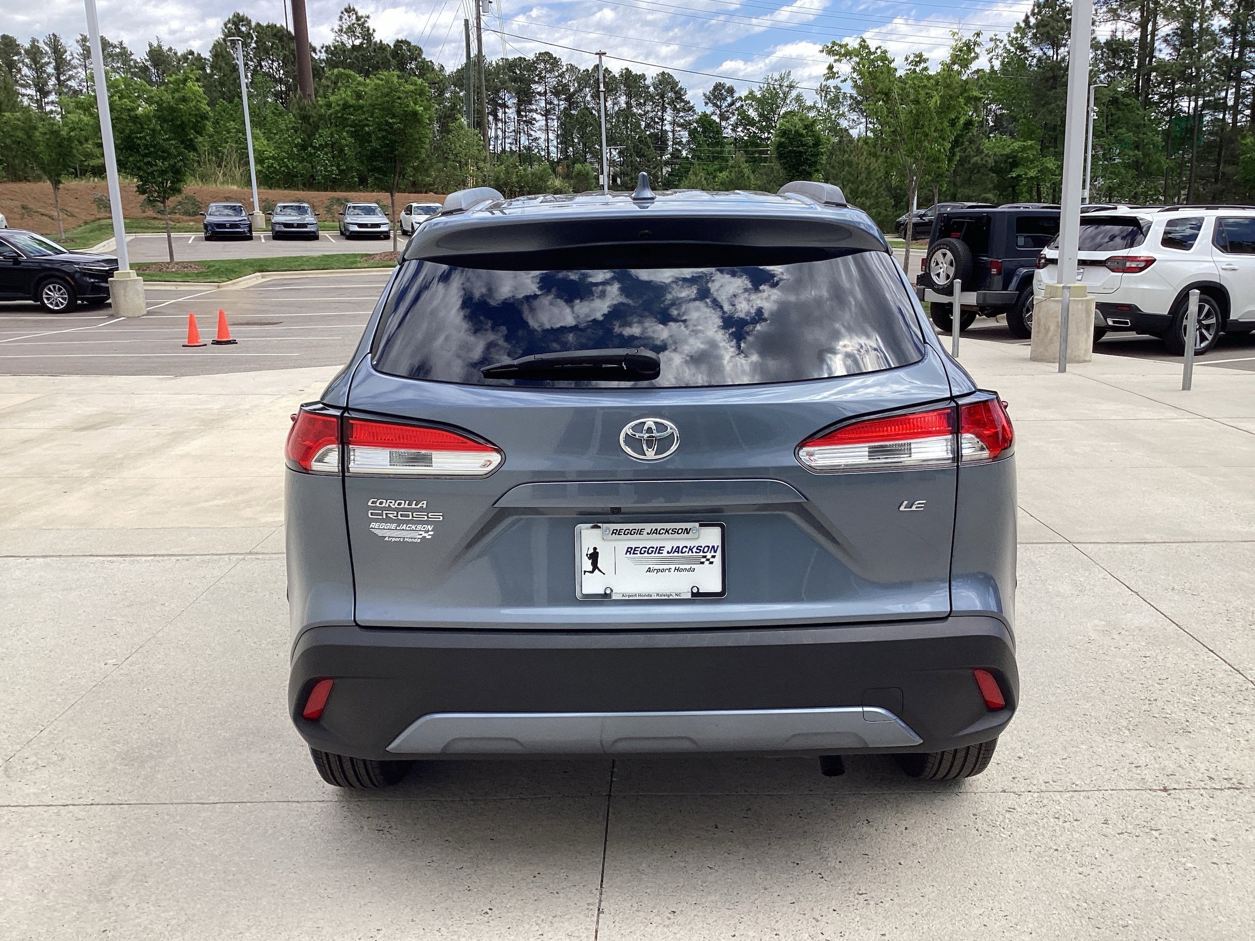 2022 Toyota Corolla Cross LE photo 3