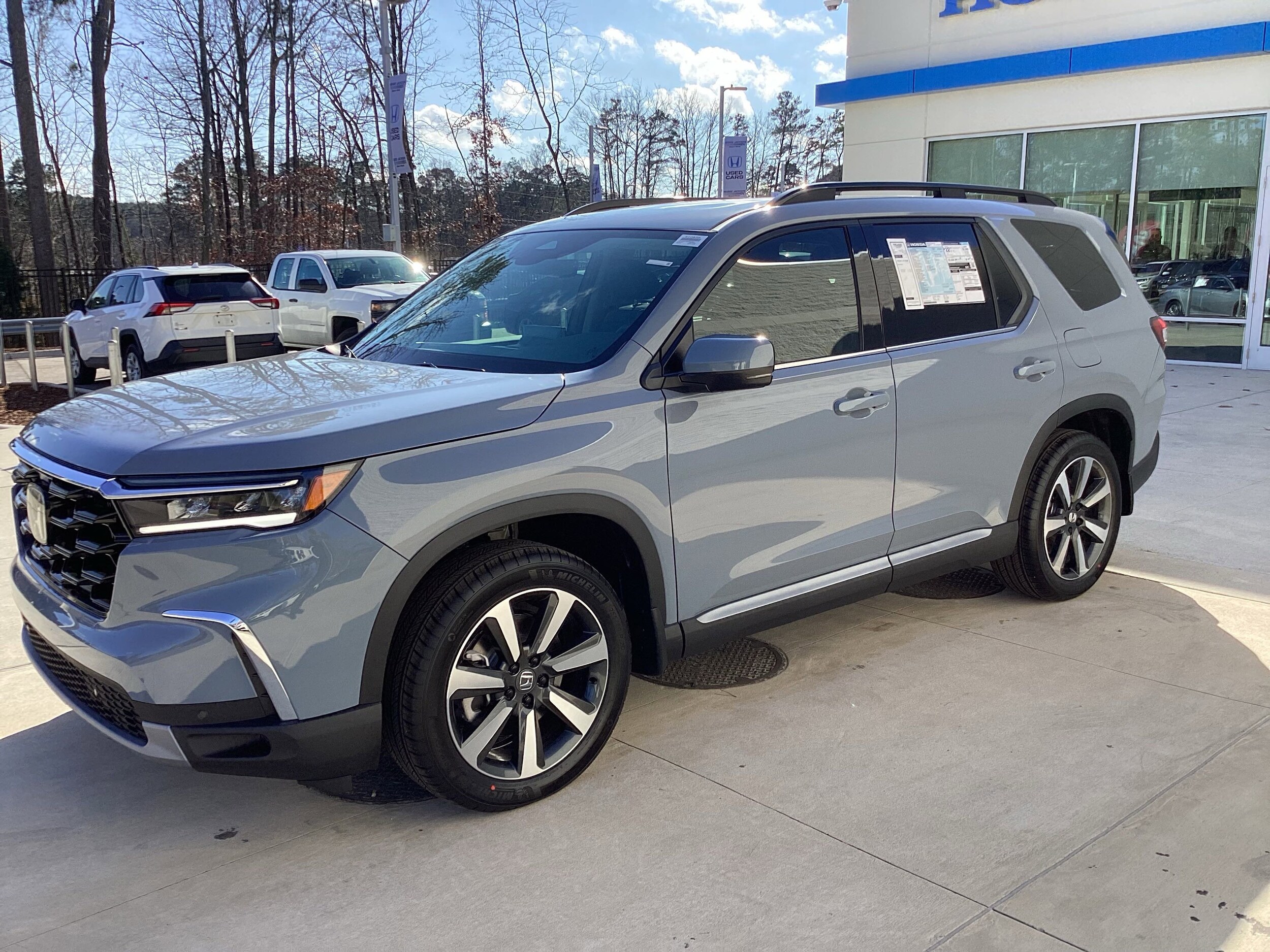 2025 Honda Pilot Touring photo 2