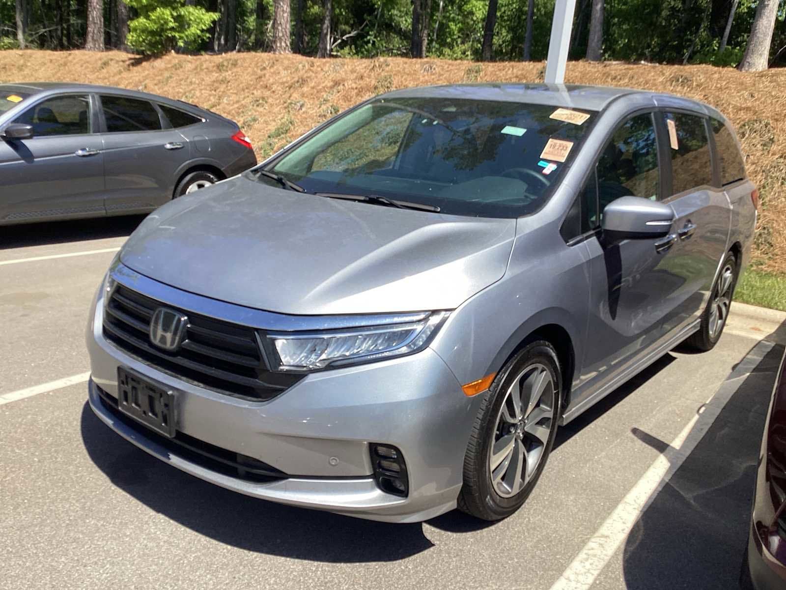 2023 Honda Odyssey Touring photo 5