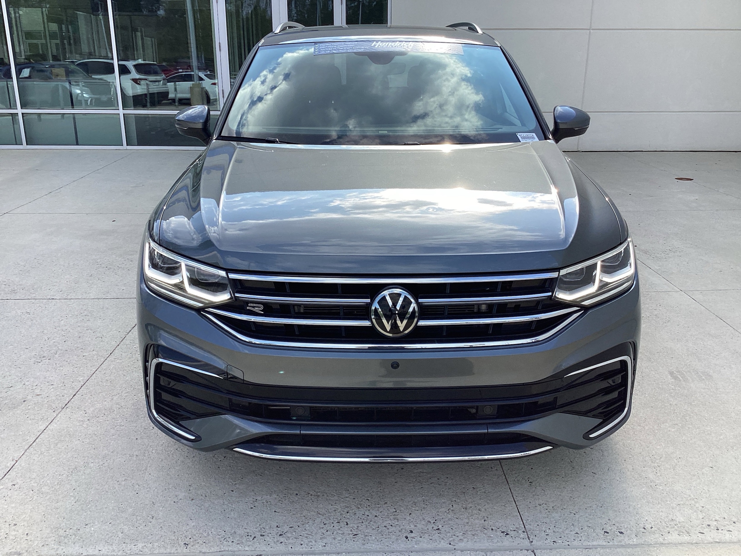 2022 Volkswagen Tiguan 2.0T SEL R-Line photo 2