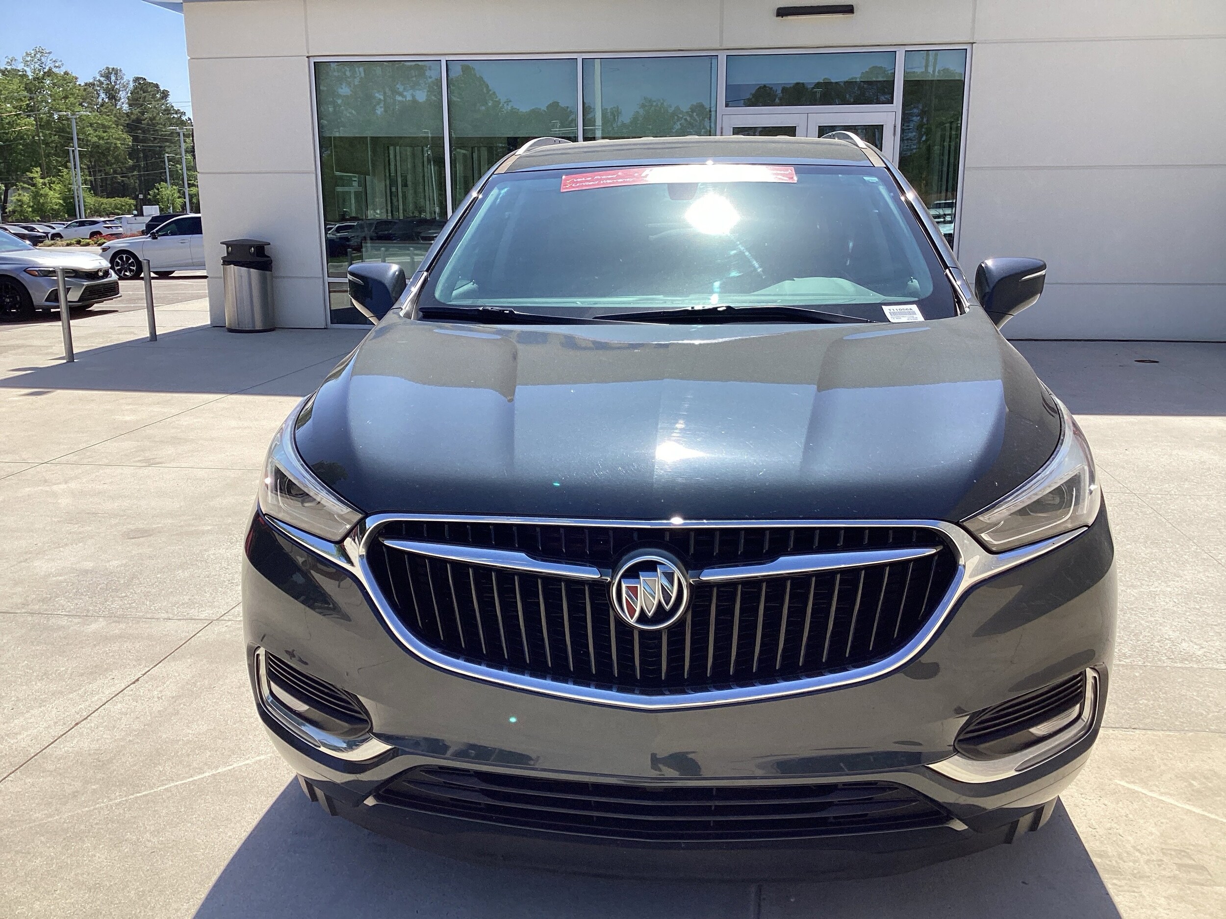 2018 Buick Enclave Essence photo 2