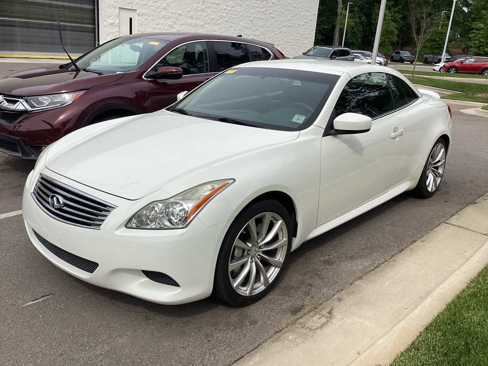 2010 INFINITI G37 Sport photo 5